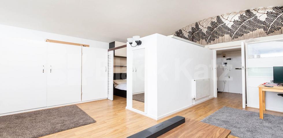 			Studio Apartment, 1 bath, 1 reception Apartment			 Golden Lane Estate , Barbican